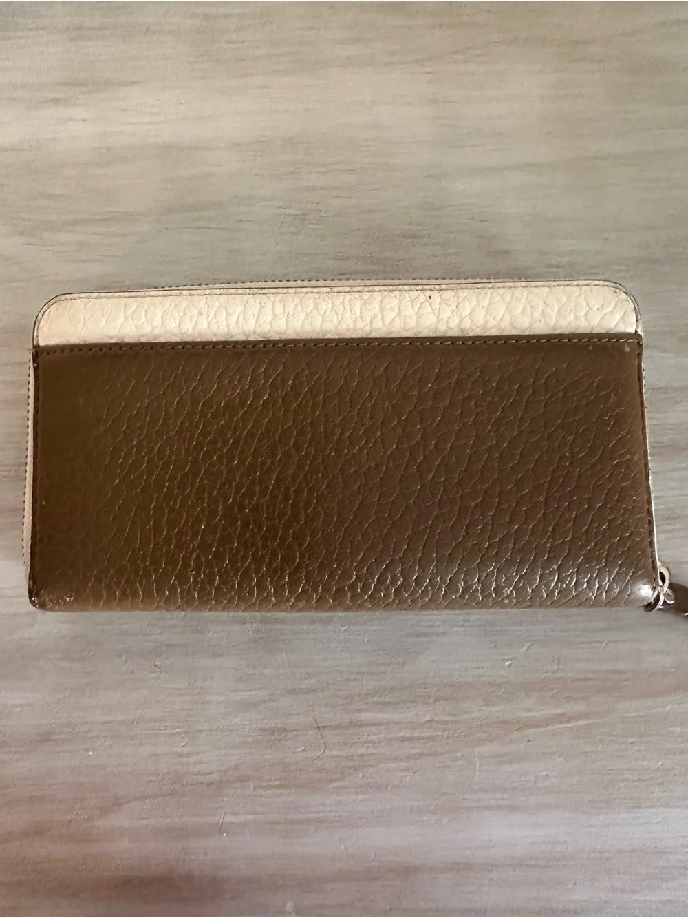 kate spade Two-Tone Pebbled Leather Wallet in Cream & Brown with Gold Plaque